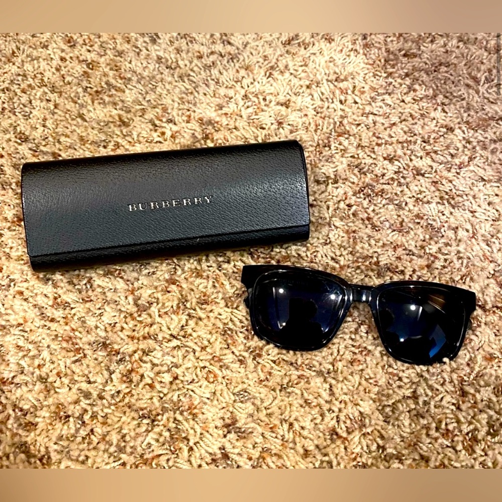 Burberry Black Sunglasses Unisex